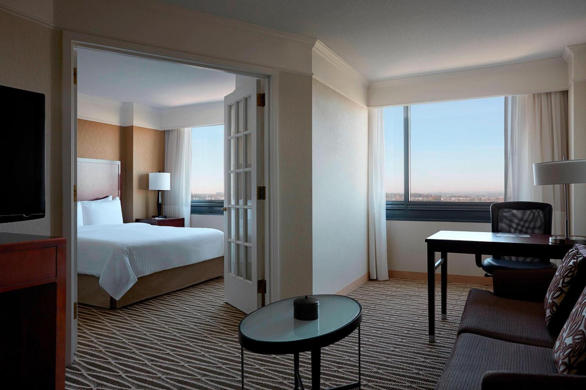 Washington Dulles Marriott Suites Херндон Экстерьер фото