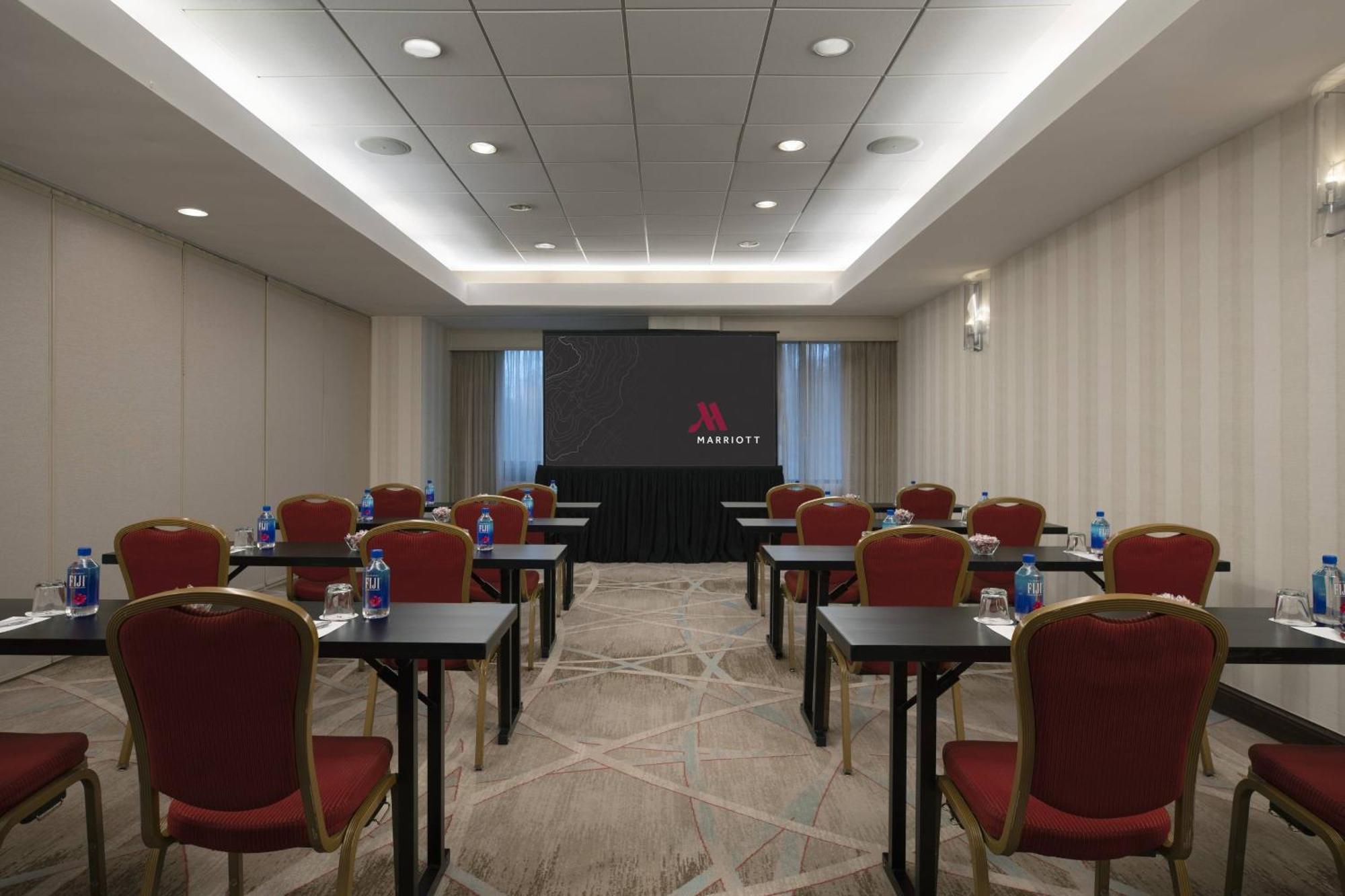 Washington Dulles Marriott Suites Херндон Экстерьер фото